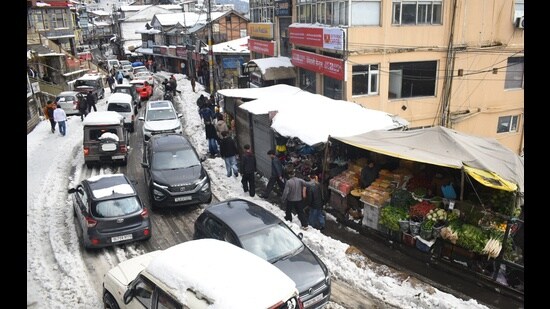 Traffic jam in Shimla after heavy snowfall in Shimla. on Saturday. (Deepak Sansta/HT)