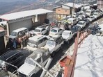 Vehicles stuck in traffic jam on NH-05 Shimla-Kufri-anarlanda-Kinnaur at Dhalli road, on Sunday. (Deepak Sansta/HT)