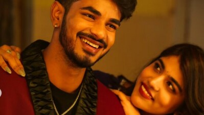 <p>రీతుతో క్లోజ్ గా ఉన్న ఫొటోలను ‘ఈ రోజు క్యూట్ గా ఉంచుదాం’ అనే క్యాప్షన్ తో పవన్ ఇన్ స్టాలో పంచుకున్నాడు. దీనికి తనూజ పుట్టస్వామ్ ‘ఆవ్’ అనే రియాక్షన్ ఇచ్చింది. </p> (instagram-Uppala Pavan Kumar)
