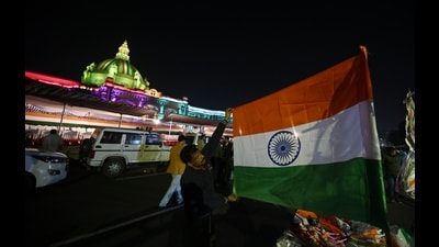 Vidhan Bhavan in Lucknow decked up in the colours of the National Flag on Republic Day’s eve (Deepak Gupta/HT)