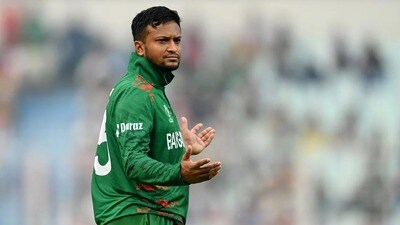 শাকিব আল হাসান আওয়ামী লীগের সাংসদ ছিলেন। শাকিব আল হাসান আওয়ামী লীগের সাংসদ ছিলেন।