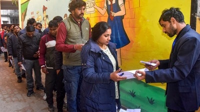 ইন্টারভিউয়ের মধ্যে প্রাথমিক শিক্ষকদের নিয়োগপত্র দিতে শুরু করল পর্ষদ। (ছবিটি প্রতীকী, সৌজন্যে পিটিআই) ইন্টারভিউয়ের মধ্যে প্রাথমিক শিক্ষকদের নিয়োগপত্র দিতে শুরু করল পর্ষদ। (ছবিটি প্রতীকী, সৌজন্যে পিটিআই)