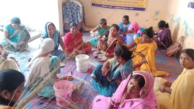 Rural women busy making jewellery and other items using Moonj grass in Mahewa area of Prayagraj. (HT File) Rural women busy making jewellery and other items using Moonj grass in Mahewa area of Prayagraj. (HT File)