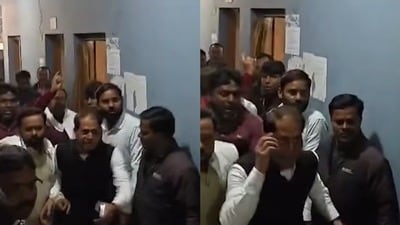 মনিরুল এবার চ্যালেঞ্জ ছুড়ে দিয়ে বললেন, 'আমাকে জেলে ভরে সামলাতে পারবে তো?' মনিরুল এবার চ্যালেঞ্জ ছুড়ে দিয়ে বললেন, 'আমাকে জেলে ভরে সামলাতে পারবে তো?'