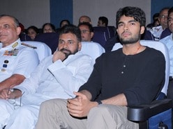 పవన్ కళ్యాణ్‌తో అకీరా(ఫైల్ ఫొటో)