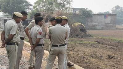 Police said that the five people were returning to Noida after offering prayers at the Mahakal temple in Madhya Pradesh's Ujjain. (Subhash Sharma/Hindustan Times file photo for representation)