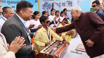 Bihar chief minister Nitish Kumar visits stalls during Samriddhi Yatra at Madhubani on Tuesday. (HT Photo) Bihar chief minister Nitish Kumar visits stalls during Samriddhi Yatra at Madhubani on Tuesday. (HT Photo)