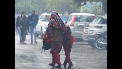 In Ghaziabad, the minimum temperature settled at 9.3°C, while maximum temperature data was unavailable at the time of reporting. Cloudy conditions persisted with high humidity levels throughout the day. (Sunil Ghosh/HT Photo) In Ghaziabad, the minimum temperature settled at 9.3°C, while maximum temperature data was unavailable at the time of reporting. Cloudy conditions persisted with high humidity levels throughout the day. (Sunil Ghosh/HT Photo)