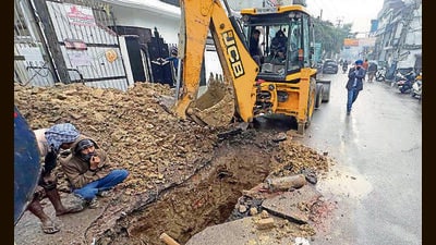 MC team repair the road cave-in at Model Town area in Ludhiana on Tuesday. (Gurpreet Singh/HT) MC team repair the road cave-in at Model Town area in Ludhiana on Tuesday. (Gurpreet Singh/HT)