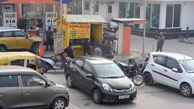 People seen waiting in long queues to get the PUC check of their vehicles done. (HT Archive) People seen waiting in long queues to get the PUC check of their vehicles done. (HT Archive)