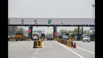 The union, however, warned that if the assurance is not honoured, it will stage another protest at the toll plaza on February 8. (HT Photo) The union, however, warned that if the assurance is not honoured, it will stage another protest at the toll plaza on February 8. (HT Photo)