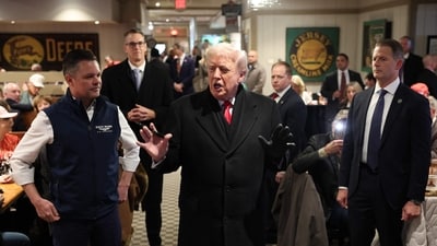 U.S. President Donald Trump answers questions from members of the press about Alex Pretti as he visits the Machine Shed restaurant on January 27, 2026 in Urbandale, Iowa. (Getty Images via AFP) U.S. President Donald Trump answers questions from members of the press about Alex Pretti as he visits the Machine Shed restaurant on January 27, 2026 in Urbandale, Iowa. (Getty Images via AFP)