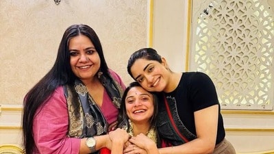 প্রিয়াঙ্কাকে আইবুড়োভাত খাওয়ালেন মানসী- অরিজিতা