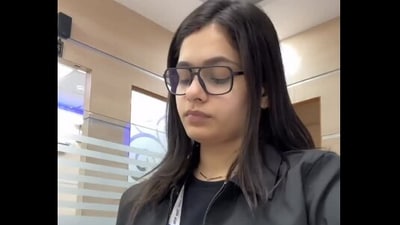 ఎస్బీఐ పీఓ ఉద్యోగం చేస్తున్న మహిళ ఫొటో.. ఎస్బీఐ పీఓ ఉద్యోగం చేస్తున్న మహిళ ఫొటో..