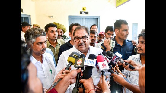 Indian National Lok Dal (INLD) president Abhay Singh Chautala in a statement said if Punjab chief minister Bhagwant Mann believed that none of the two states should be deprived of its rights, then Punjab should ensure that the orders of the Supreme Court were implemented. (HT File Photo)