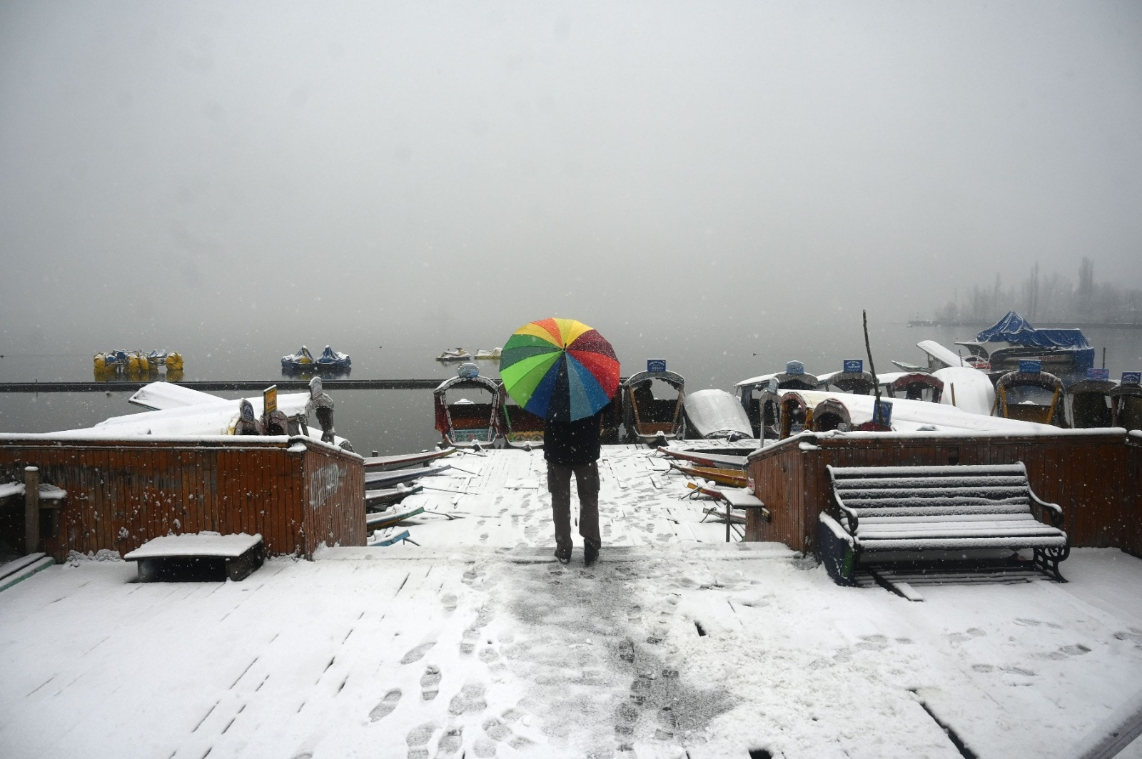 Plains of the Valley, including summer capital Srinagar, received light to moderate snow, while the higher reaches received heavy falls. (Waseem Andrabi/HT Photos) Plains of the Valley, including summer capital Srinagar, received light to moderate snow, while the higher reaches received heavy falls. (Waseem Andrabi/HT Photos)