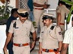 Thieves stole nearly  <span class='webrupee'>₹</span>18 crore worth of jewellery and cash from a Bengaluru home while the family was away.