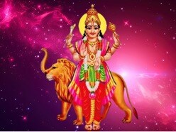 <p>ఫిబ్రవరి 3న బుధుడు కుంభ రాశిలోకి వెళ్తాడు. దాని ప్రభావం మేషం నుండి మీనం వరకు ఉన్న అన్ని రాశిచక్రాల జీవితాలపై కనిపిస్తుంది. బుధుడు సంచారం చేయడం వలన కొన్ని రాశుల వారికి చాలా అదృష్టం కలిసి వస్తుంది. ఫలితంగా పనిలో మంచి పురోగతి, ఆదాయం పెరుగుదల మొదలైన అవకాశాలు ఉన్నాయి. బుధుడు కుంభ రాశిలో సంచారం చేయడం వల్ల ఏ రాశుల వారికి అదృష్టం కలిసి వస్తుందో చూద్దాం..</p>