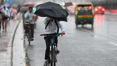 Delhi is likely to see a spell of very light rain on Saturday. (HT Photo) Delhi is likely to see a spell of very light rain on Saturday. (HT Photo)