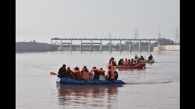 After a long wait of around 16 years, the artificial lake in Jammu’s Tawi river has eventually become a reality and has started drawing enthusiastic crowds for free boat rides. (HT Photo)