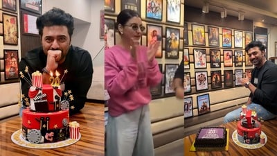 ইন্ডাস্ট্রিতে ২০ বছর,রুক্মিণীকে নিয়েই কেক কাটলেন দেব।