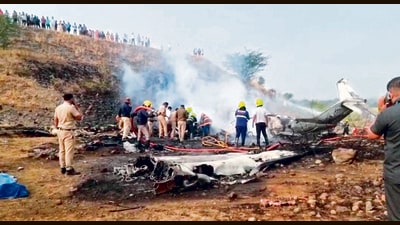 Given the large turnout expected from political leaders and people from all walks of life, the spacious ground at Vidyaprathishthan has been selected for the last rites. (HT)