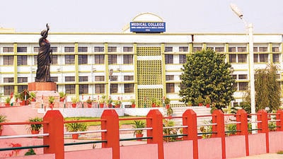 Patna’s IGIMS, in the pattern of AIIMS, does not allow private practice of doctors, and gives them NPA. (HT Archive) Patna’s IGIMS, in the pattern of AIIMS, does not allow private practice of doctors, and gives them NPA. (HT Archive)