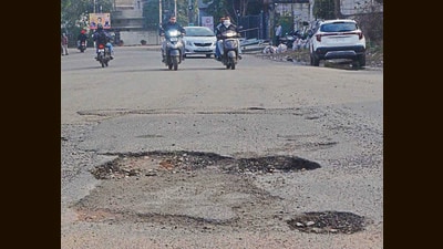 The potholed Gill road in the city. Several roads await recarpeting in Ludhiana. (Gurpreet Singh/HT) The potholed Gill road in the city. Several roads await recarpeting in Ludhiana. (Gurpreet Singh/HT)
