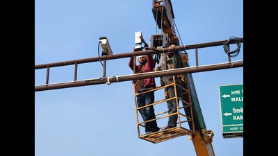 Workers installing surveillance cameras on Mall road in Bathinda. (Sanjeev Kumar/HT) Workers installing surveillance cameras on Mall road in Bathinda. (Sanjeev Kumar/HT)