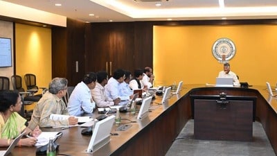 ఏప్రిల్ 1 నుంచి యూనివర్సల్ హెల్త్ పాలసీ - సీఎం చంద్రబాబు ఏప్రిల్ 1 నుంచి యూనివర్సల్ హెల్త్ పాలసీ - సీఎం చంద్రబాబు
