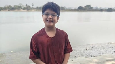 তৃণাকে নিয়েই কী বিশেষ পোস্ট অভিনবের