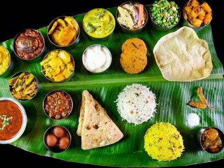 కంచం లేదా విస్తరిలో ముందు ఎందుకు అన్నం వడ్డించుకోకూడదు