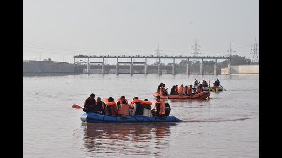 After a long wait of around 16 years, the artificial lake in Jammu’s Tawi river has eventually become a reality and has started drawing enthusiastic crowds for free boat rides. (HT Photo)