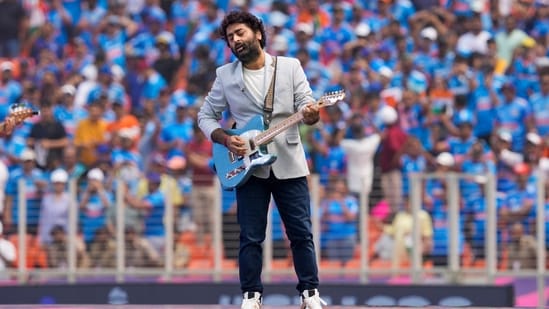 Arijit Singh during a special performance before the ICC Men's Cricket World Cup 2023 match between India and Pakistan, at Narendra Modi Stadium, in Ahmedabad. (PTI Photo/Manvender Vashist Lav) (PTI)