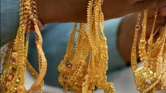 The gang duped the victims of jewellery and cash (For representation only)
