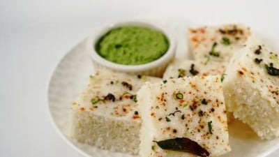 Rava Dhokla (Freepik) Rava Dhokla (Freepik)