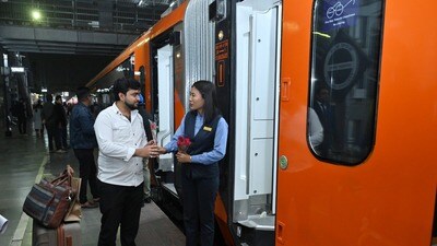 হাওড়া-কামাখ্যা বন্দে ভারত স্লিপার ট্রেন সুপারহিট হয়েছে। (ছবিটি প্রতীকী, সৌজন্যে Indian Railways) হাওড়া-কামাখ্যা বন্দে ভারত স্লিপার ট্রেন সুপারহিট হয়েছে। (ছবিটি প্রতীকী, সৌজন্যে Indian Railways)