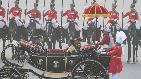 Convoy of the President of India Droupadi Murmu arrives during the Beating Retreat ceremony at Vijay Chowk(Raj K Raj /HT Photo)