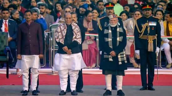 Prime Minister Narendra Modi, Defence Minister Rajnath Singh and MoS Sanjay Seth during the Beating Retreat ceremony.(PTI)
