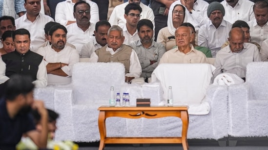 Chief minister of Goa Pramod Sawant and senior Congress leader Sushilkumar Shinde among others attended Ajit Pawar's funeral in Baramati on Thursday.(PTI)