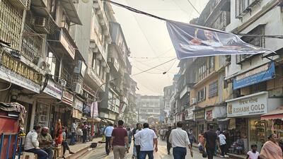 At Zaveri Bazaar, all that glitters weighs on buyers At Zaveri Bazaar, all that glitters weighs on buyers