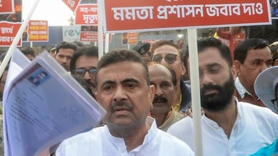 আজ শুভেন্দু অধিকারী অভিযোগ করেন, আনন্দপুরের অগ্নিকাণ্ডে মৃত বা নিখোঁজদের সবাই হিন্দু বলেই মমতা বন্দ্যোপাধ্যায়ের হেলদোল নেই। (Saikat Paul) আজ শুভেন্দু অধিকারী অভিযোগ করেন, আনন্দপুরের অগ্নিকাণ্ডে মৃত বা নিখোঁজদের সবাই হিন্দু বলেই মমতা বন্দ্যোপাধ্যায়ের হেলদোল নেই। (Saikat Paul)