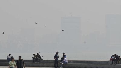 Mumbai, India - Jan. 30, 2026:Heavy smog seen over city skyline at Marine drives in Mumbai, India, on Friday, January 30, 2026. (Photo by Anshuman Poyrekar/Hindustan Times) (Anshuman Poyrekar/HT Photo) Mumbai, India - Jan. 30, 2026:Heavy smog seen over city skyline at Marine drives in Mumbai, India, on Friday, January 30, 2026. (Photo by Anshuman Poyrekar/Hindustan Times) (Anshuman Poyrekar/HT Photo)