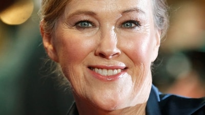 FILE PHOTO: Catherine O'Hara arrives for the European premiere of the film "Frankenweenie" at the Odeon Leicester Square in London, October 10, 2012. REUTERS/Suzanne Plunkett/File Photo (REUTERS)
