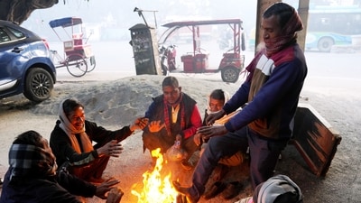 The mercury is expected to fall further on Saturday, reaching around 6-8°C, before rising to 11-13°C on Sunday due to intense cloudy conditions. (PTI) The mercury is expected to fall further on Saturday, reaching around 6-8°C, before rising to 11-13°C on Sunday due to intense cloudy conditions. (PTI)