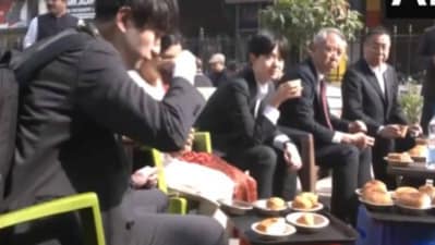 A Japanese delegation visited a popular Lucknow tea spot. (X/@ANI) A Japanese delegation visited a popular Lucknow tea spot. (X/@ANI)