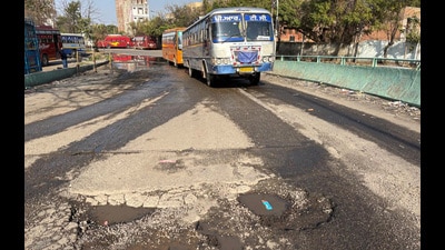 The bus stand flyover in dilapidated condition in Ludhiana. (Manish/HT) The bus stand flyover in dilapidated condition in Ludhiana. (Manish/HT)