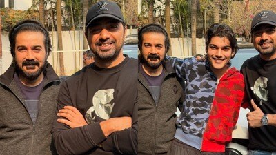 প্রসেনজিৎকে জড়িয়ে ছবি পোস্ট দেবের