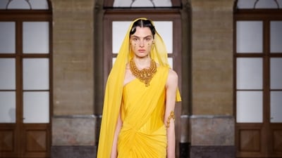 Indriya’s temple jewellery features an intricate haar paired with saree gown