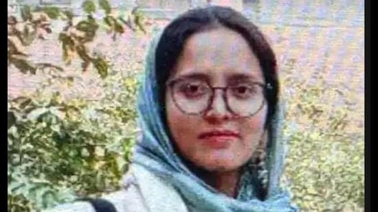 Naaz Alam, a teacher, was killed after her two-wheeler was hit by a truck (HT)